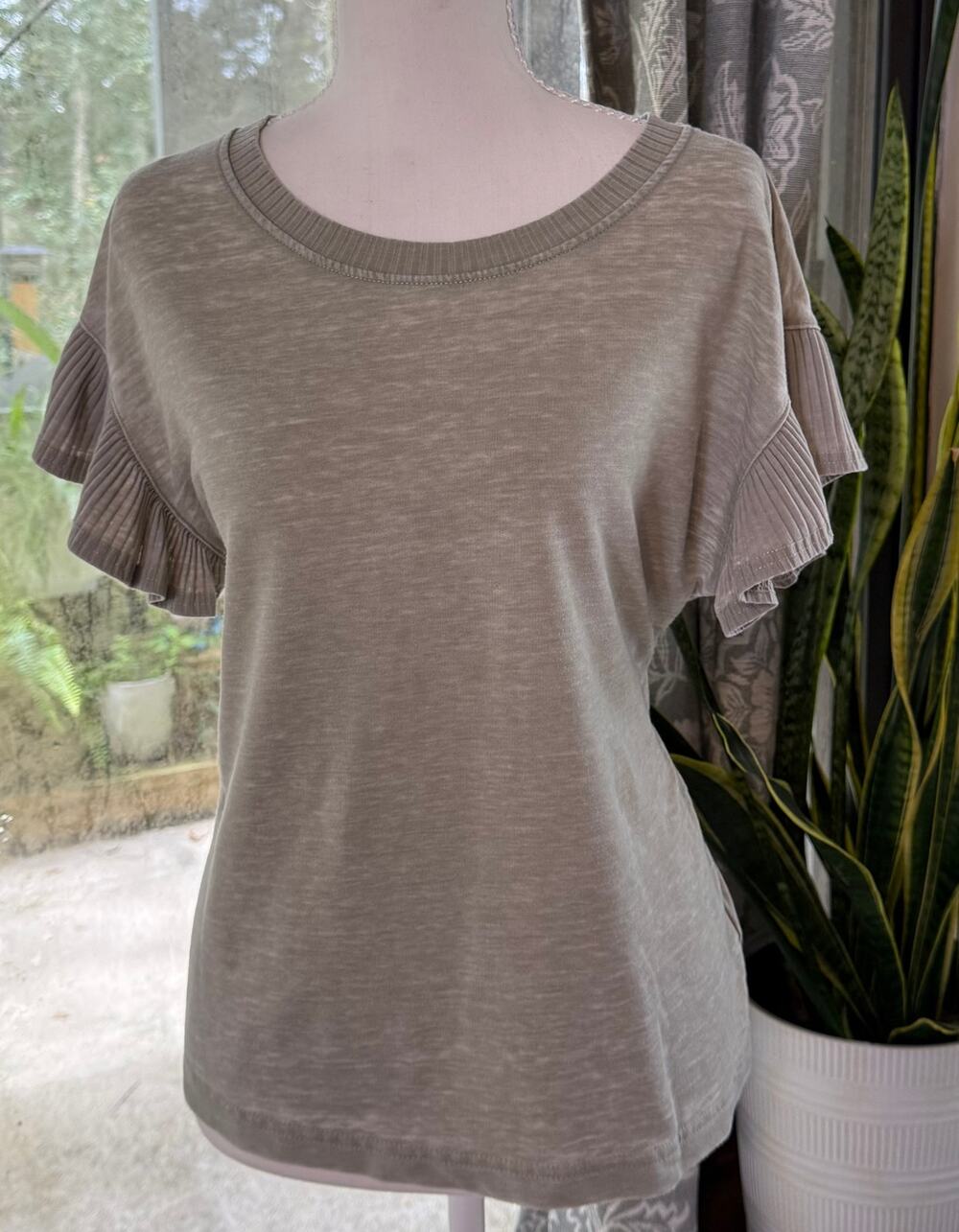 Jane + Delancey Sage Gray Mineral Wash Ruffle Sleeve Tee Size S